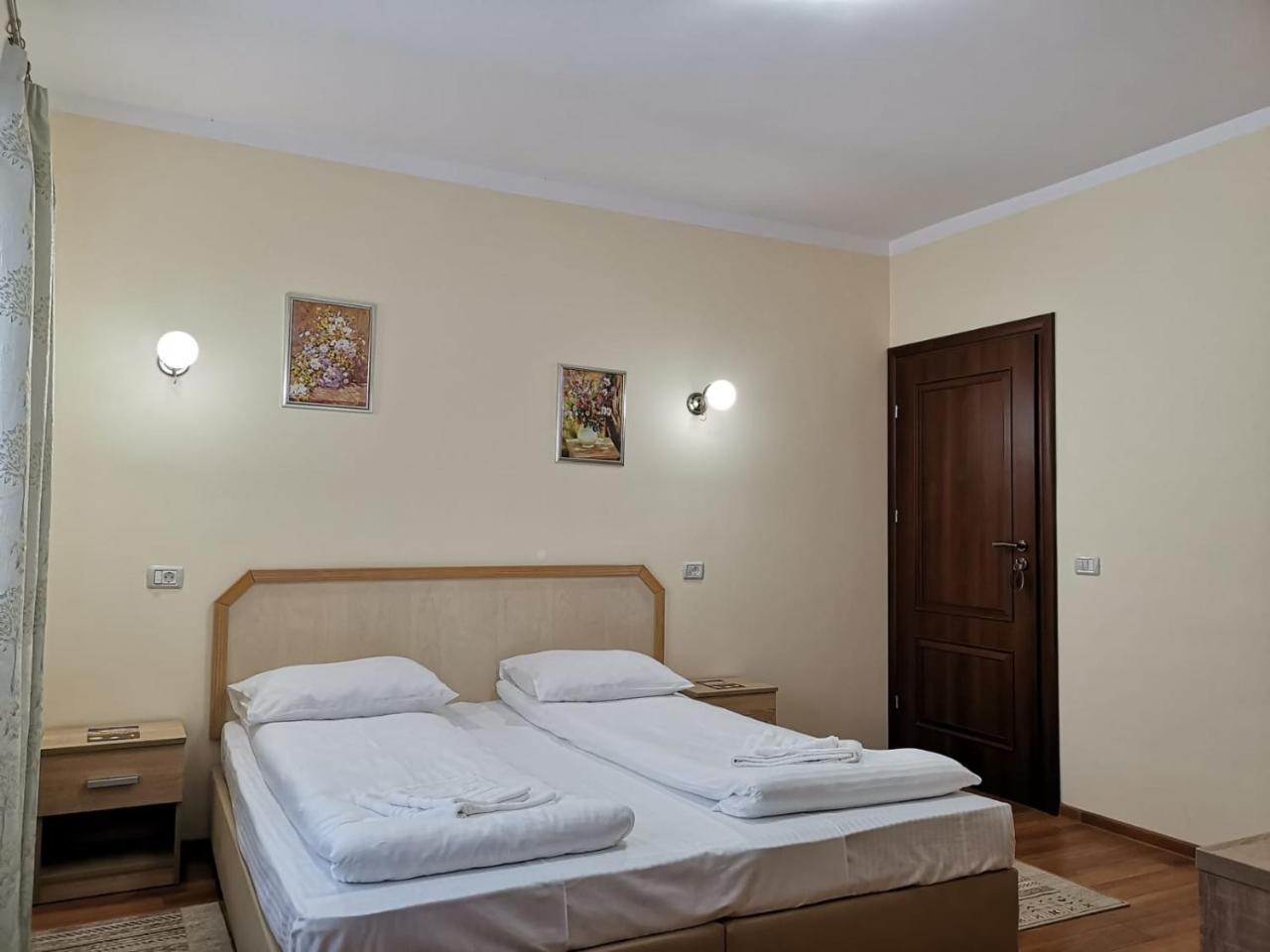 Hotel Fantanita Craiesei Făgăraş Esterno foto